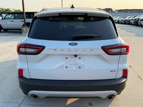 Used 2025 Ford Escape SE w/ PHEV Premium Package FWD image 3