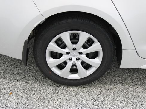 Used 2025 Toyota Corolla LE FWD image 6