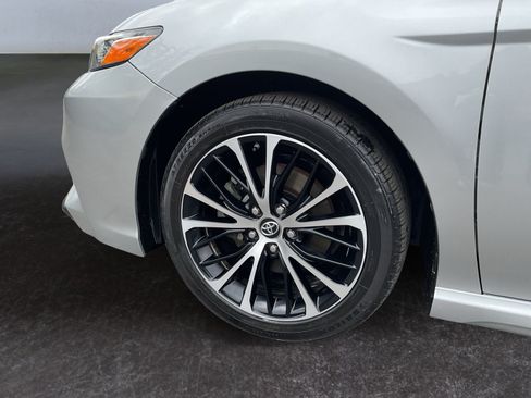 Used 2019 Toyota Camry SE w/ Carpet Mat Package FWD image 9