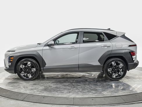 Used 2024 Hyundai Kona SEL FWD image 2