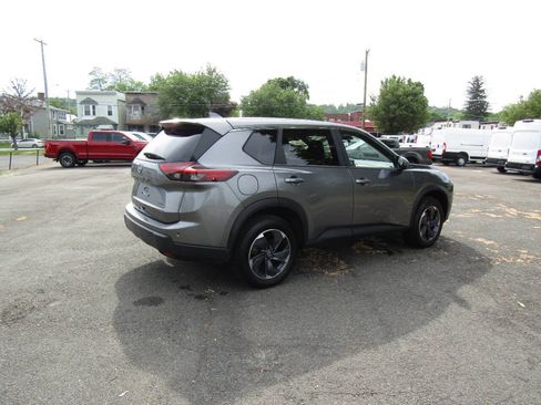 Used 2025 Nissan Rogue SV AWD/4WD image 34
