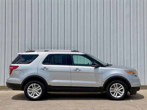 Used 2015 Ford Explorer XLT AWD/4WD image 7