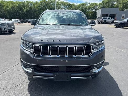 Used 2024 Jeep Wagoneer L Series III w/ Flexible Seating Group AWD/4WD image 3
