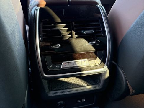 Used 2025 BMW X5 xDrive50e image 27