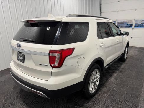 Used 2016 Ford Explorer XLT w/ Equipment Group 202A image 4