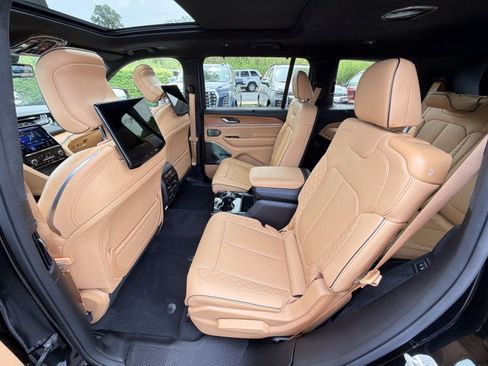 Used 2024 Jeep Grand Cherokee L Summit AWD/4WD image 25