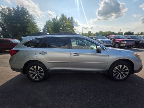 Used 2016 Subaru Outback 2.5i Limited AWD/4WD image 4