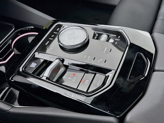 New 2027 BMW 550e xDrive w/ Premium Package AWD/4WD image 17