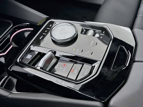 New 2027 BMW 550e xDrive w/ Premium Package AWD/4WD image 17