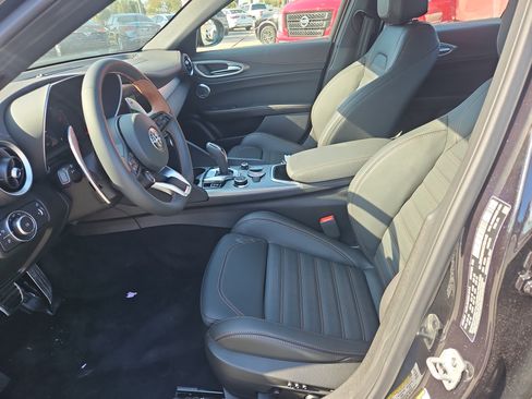 New 2025 Alfa Romeo Giulia w/ Driving Assist Package image 8