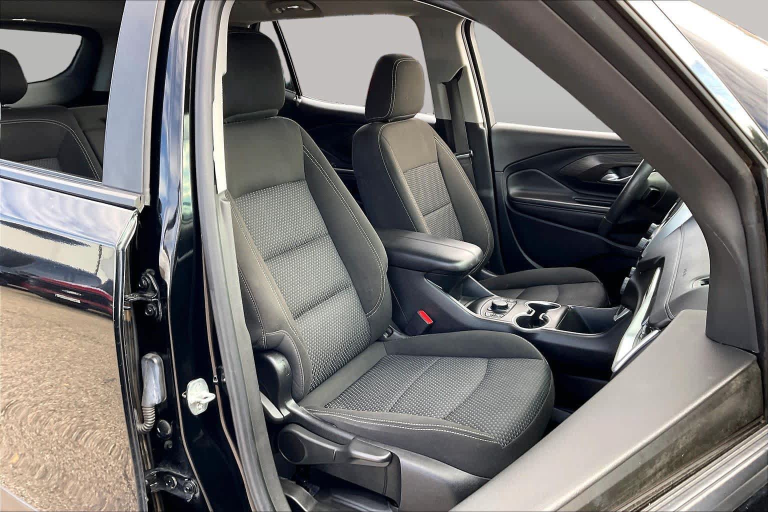 Used 2022 GMC Terrain SLE w/ Driver Convenience Package FWD image 9