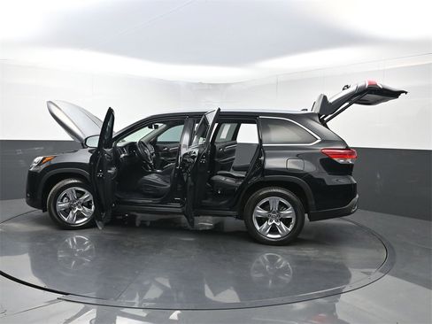 Used 2019 Toyota Highlander Limited image 39