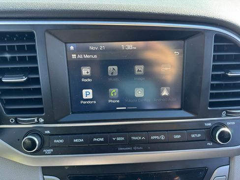 Used 2017 Hyundai Elantra SE image 27