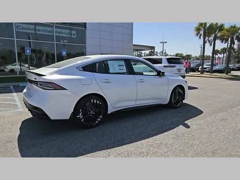 New 2026 Nissan Sentra SR w/ Floor Mat Package FWD image 33