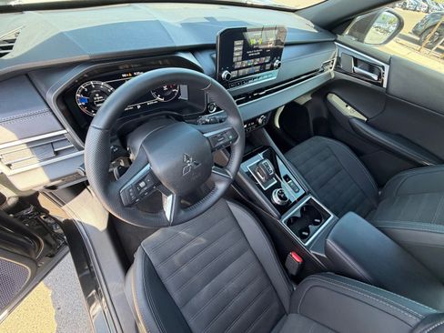 Used 2024 Mitsubishi Outlander FWD image 17