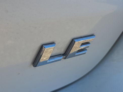 Used 2015 Toyota Highlander LE image 28