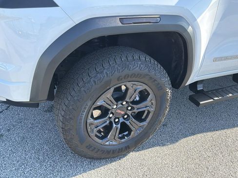 Used 2025 GMC Canyon Elevation image 26