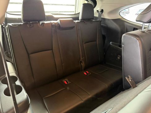 Used 2021 Toyota Highlander XLE AWD/4WD image 26