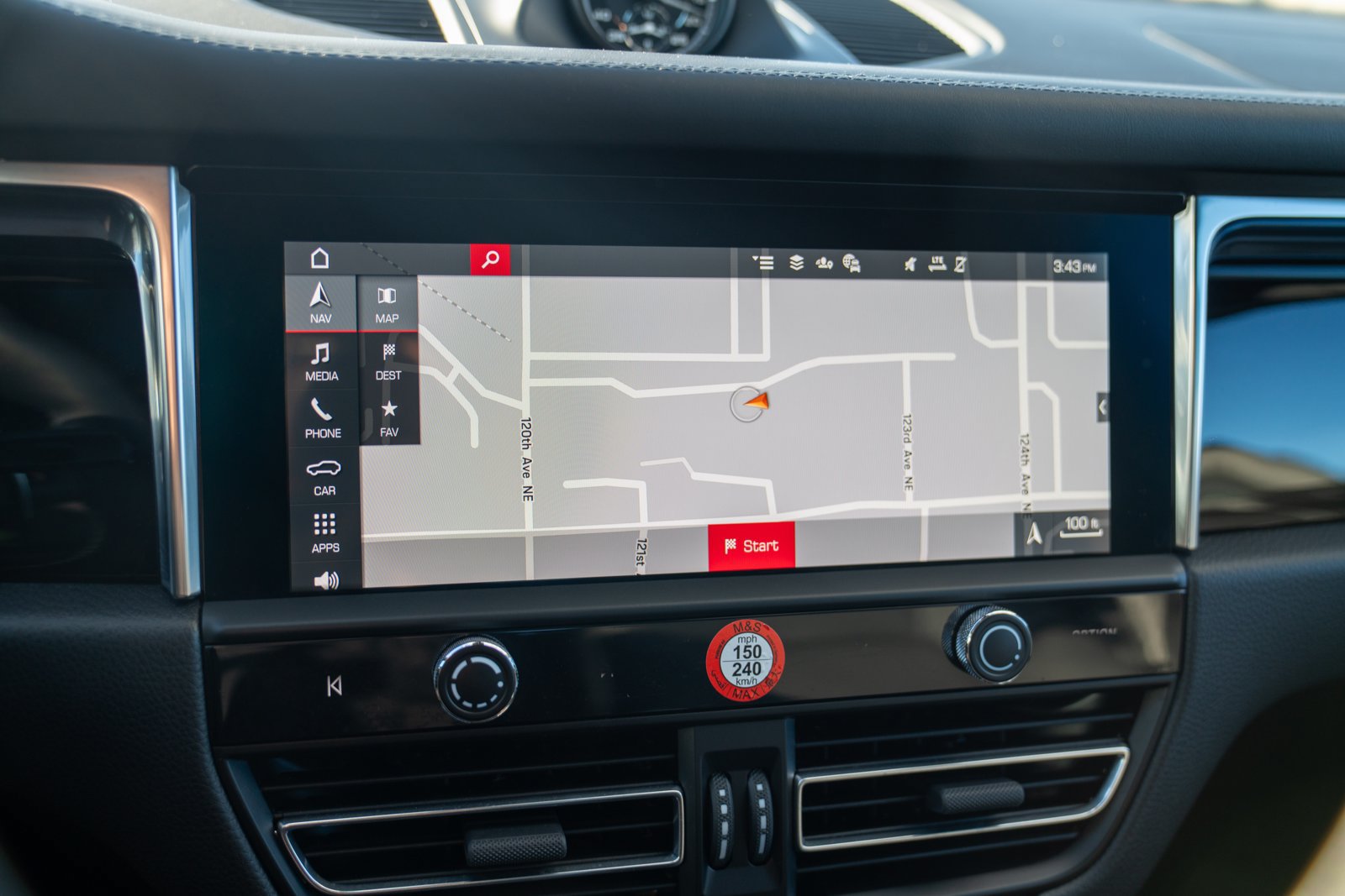 Certified 2026 Porsche Macan AWD/4WD image 18