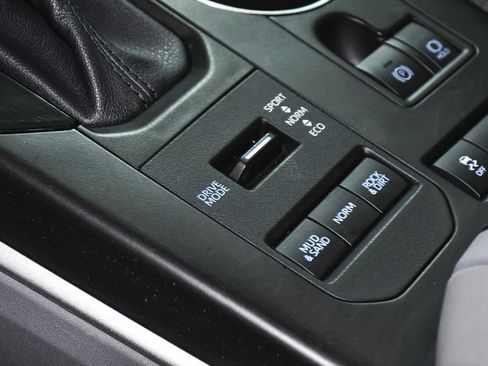 Used 2020 Toyota Highlander L AWD/4WD image 37