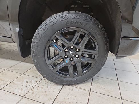 Used 2023 Chevrolet Silverado 1500 Custom Trail Boss AWD/4WD image 7