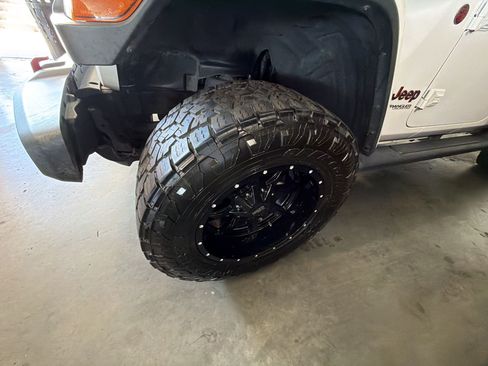 Used 2018 Jeep Wrangler Unlimited Rubicon AWD/4WD image 9