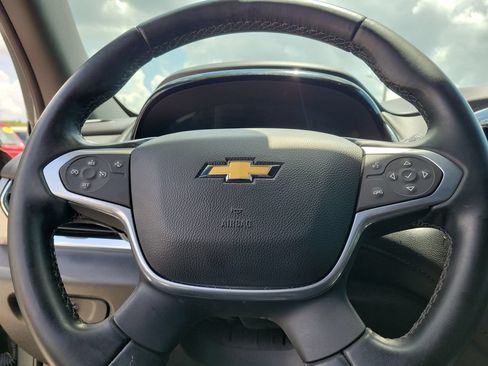 Used 2023 Chevrolet Traverse LT FWD image 17
