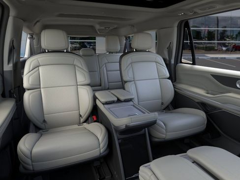 New 2026 Lincoln Navigator L Reserve w/ Jet Appearance Package image 11