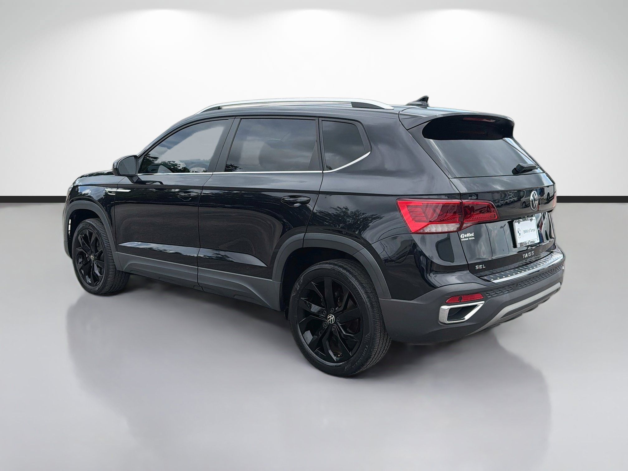Used 2022 Volkswagen Taos SEL w/ Panoramic Sunroof Package FWD image 5
