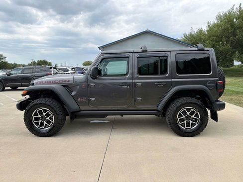 Used 2026 Jeep Wrangler Unlimited Rubicon AWD/4WD image 3
