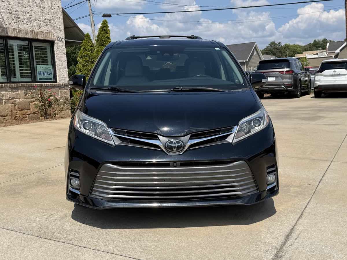Used 2020 Toyota Sienna Limited Premium w/ Carpet Mat Package AWD/4WD image 3