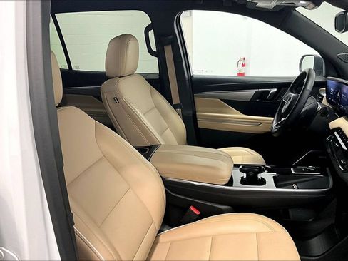 Used 2025 Buick Enclave Preferred w/ Power Package FWD image 7
