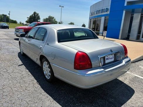Used 2006 Lincoln Town Car Signature Limited RWD image 8