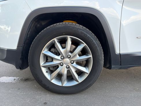 Used 2017 Jeep Cherokee Limited AWD/4WD image 11