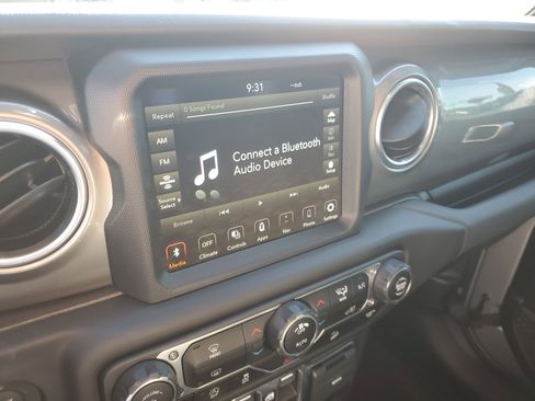 Used 2021 Jeep Wrangler Unlimited Sahara image 24