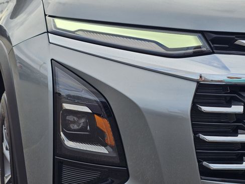 Used 2025 Chevrolet Equinox LT image 4