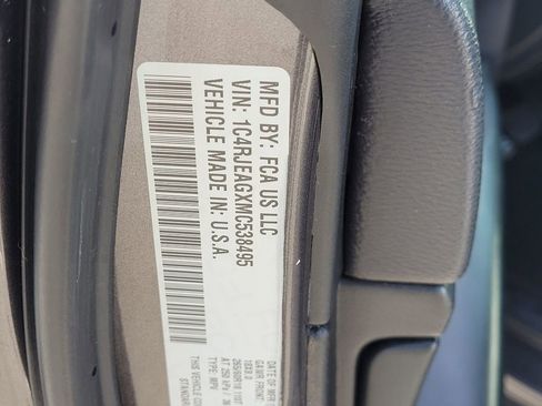 Used 2021 Jeep Grand Cherokee Laredo image 32