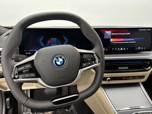 Used 2025 BMW i4 xDrive40i w/ Parking Assistance Package image 22