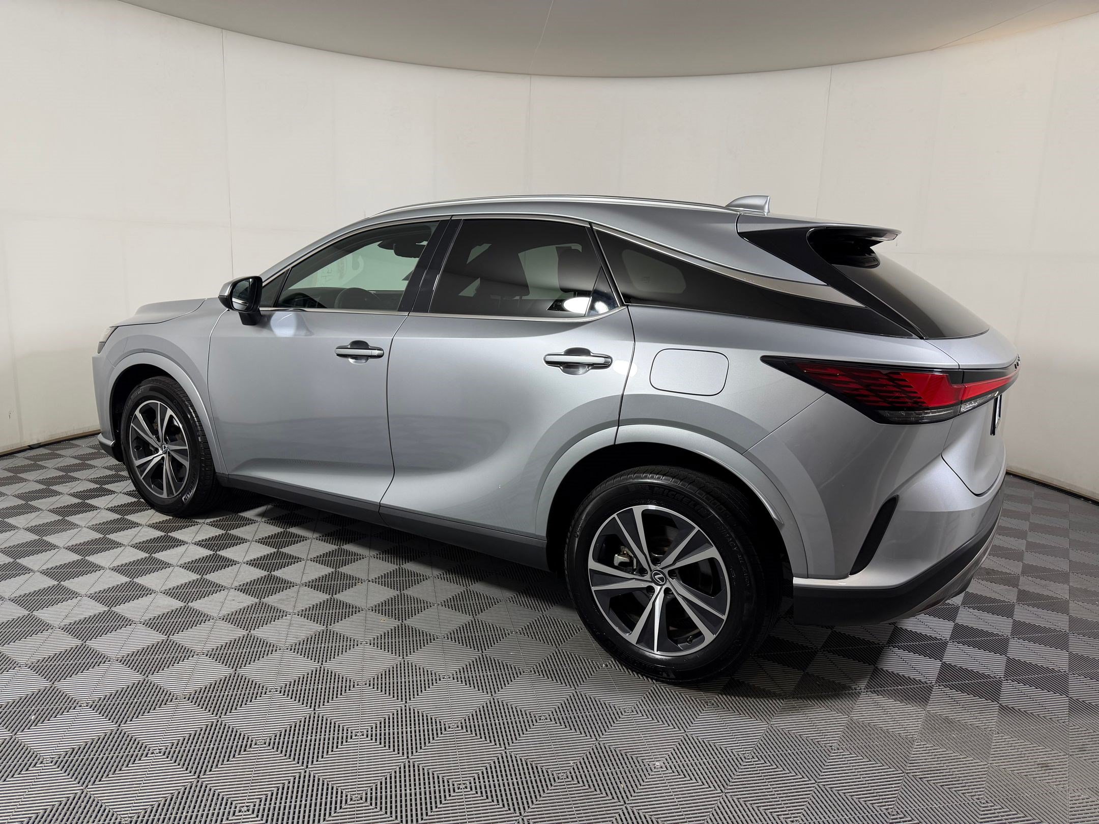 Used 2023 Lexus RX 350 Premium w/ Accessory Package AWD/4WD image 23