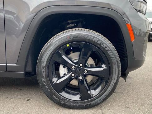 New 2025 Jeep Grand Cherokee Altitude image 20