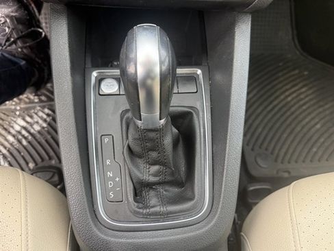 Used 2017 Volkswagen Jetta SE FWD image 10