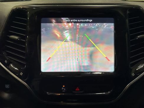 Used 2020 Jeep Cherokee Limited image 12