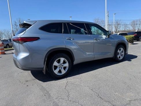 Used 2021 Toyota Highlander LE image 7
