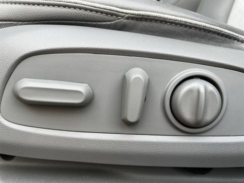 Used 2022 Chevrolet Bolt EUV Premier w/ Launch Edition image 25