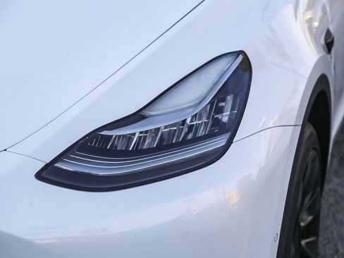 Used 2021 Tesla Model Y Long Range image 4