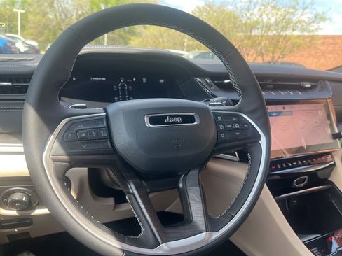 New 2026 Jeep Grand Cherokee L Limited w/ Limited Altitude Package AWD/4WD image 24