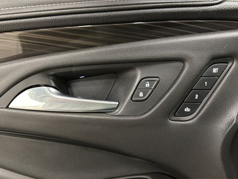Used 2019 Buick Envision Essence FWD image 16