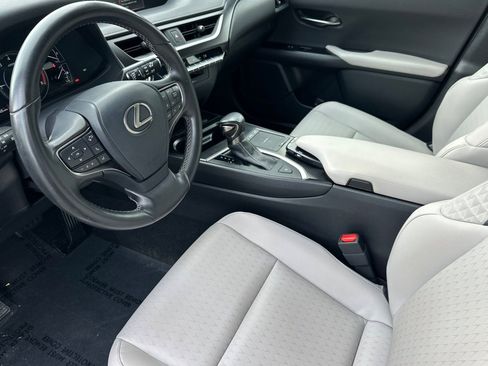 Used 2022 Lexus UX 200 w/ Accessory Package (Z2) FWD image 11