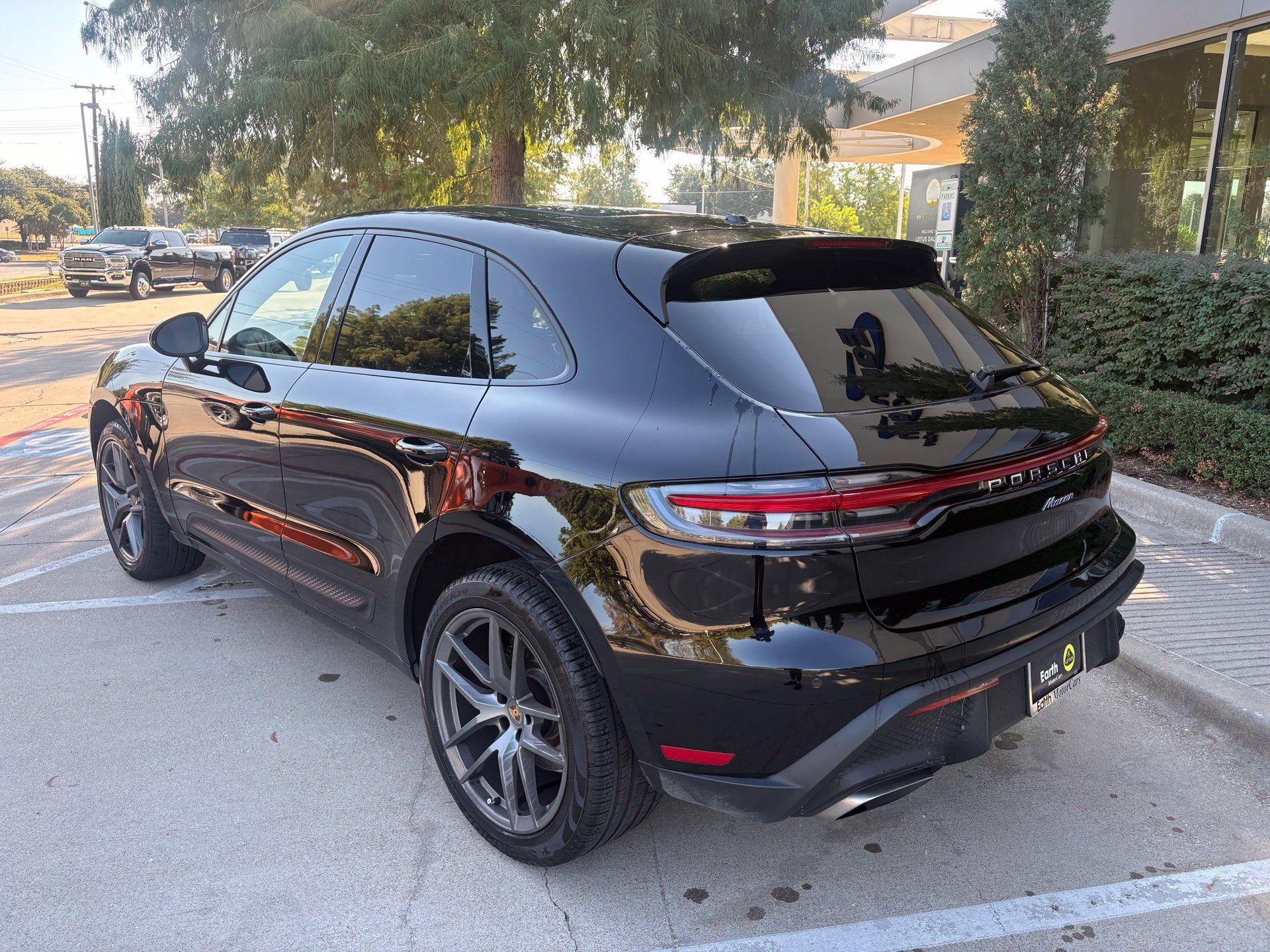 Used 2023 Porsche Macan AWD/4WD image 6