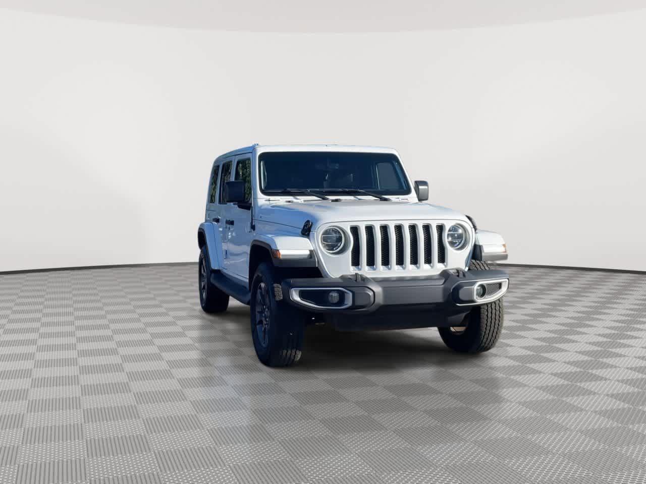 Used 2018 Jeep Wrangler Unlimited Sahara AWD/4WD image 3